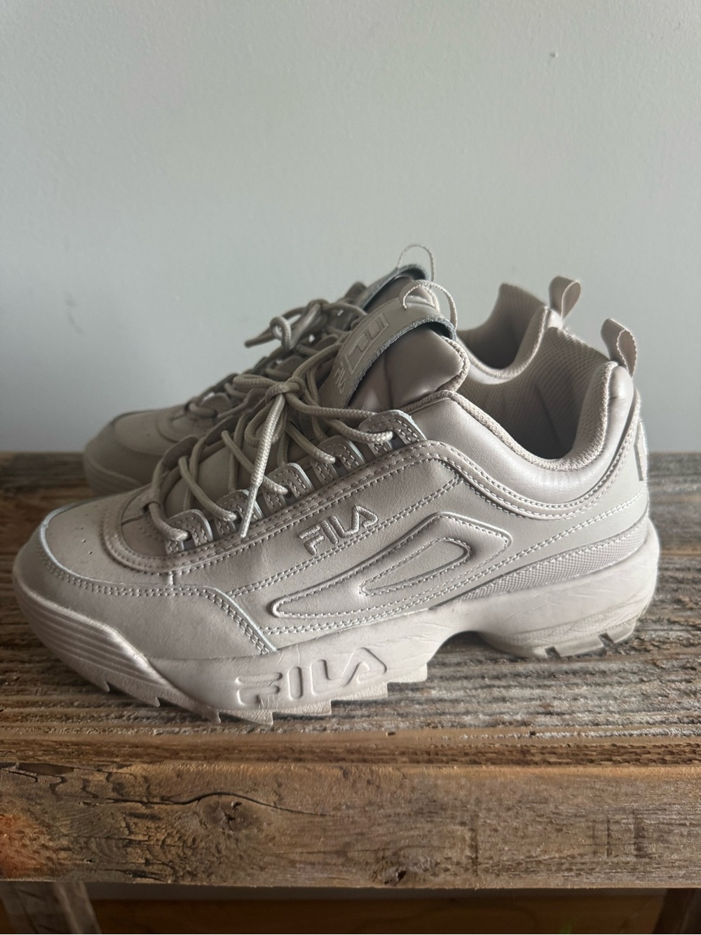 USED-Size 10 Women’s Fila Disruptor II Low-Profile Sneakers in Taupe